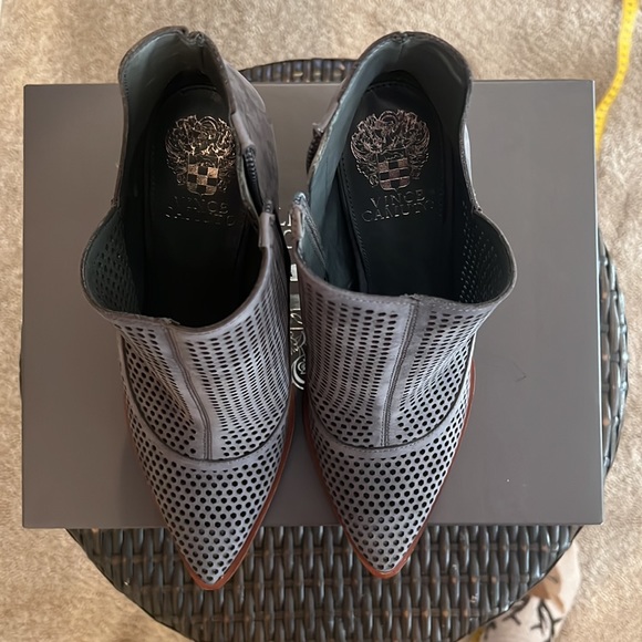 Vince Camuto Levesna bootie - Picture 5 of 7